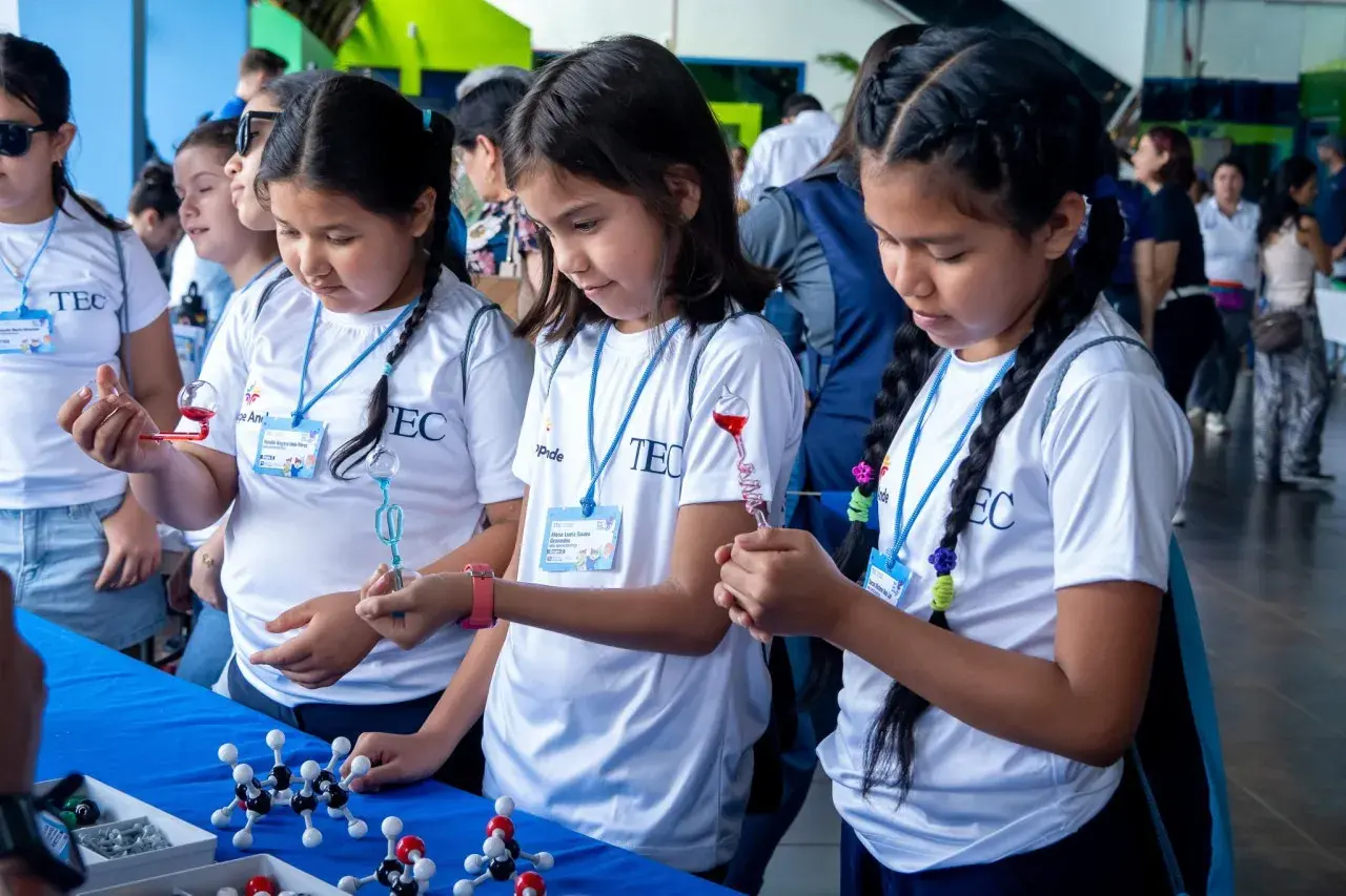 Niñas en las actividades científicas