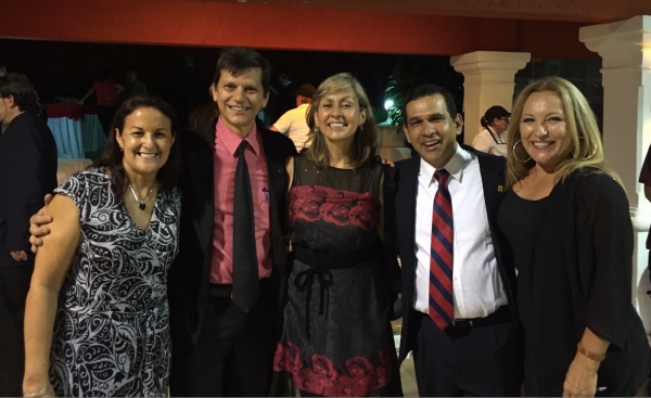 (De izquierda a derecha) Los creadores de la publicación: Anabelle Castro, Manuel Murrillo, Alejandra León, Alberto Soto y Margot Martínez.  (Foto cortesía de Cientec).