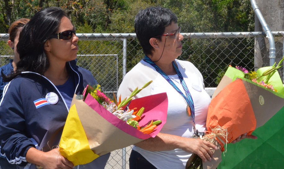 Las funcionarias Lizbeth Sánchez y Yamileth Aguilar fueron homenajeadas por su trabajo en pro del empoderamiento femenino en el deporte dentro del TEC. (Foto: OCM)