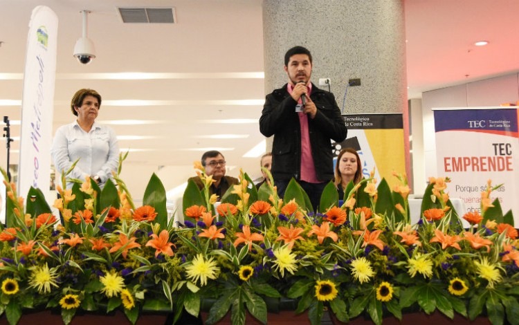 El presidente de la Feitec, Henry Alfaro, felicitó a los estudiantes por participar. (Foto: Ruth Garita/OCM)