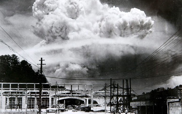 explosion de bomba atómica