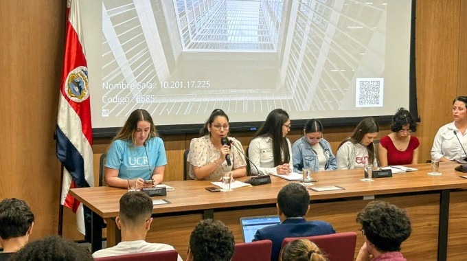 PRESIDENTAS DE FEDERACIONES UNIVERSITARIAS EN ASAMBLEA LEGISLATIVA