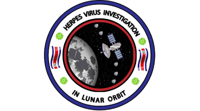 Escudo de la propuesta de misión, con un satélite orbitando la luna y el texto: Herpes Virus Investigation in lunar orbit.