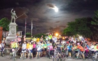 ciclistas en parque de alajuela