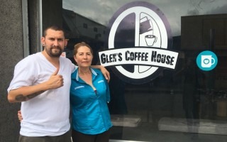 Ana Isabel Arce emprendió, junto a su hijo Glen Calvo, el ambicioso proyecto de una cafetería en el centro de San José. (Foto cortesía de Glen’s Coffee House)