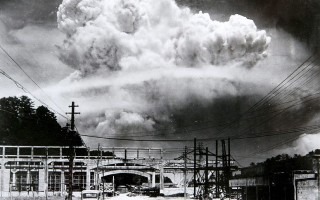 explosion de bomba atómica