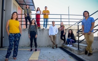 imagen de varios estudiantes posando para la fotografía. Participaran en un concurso en Estados Unidos.