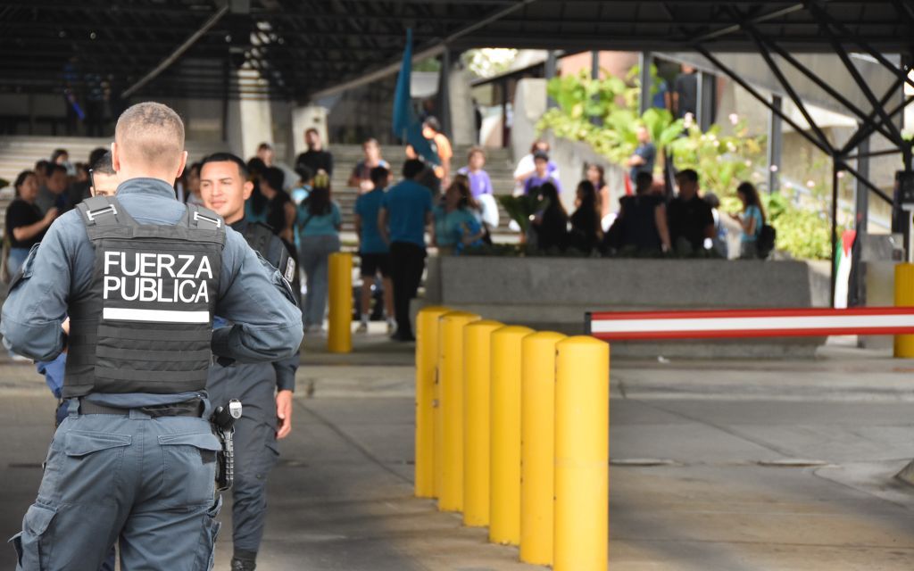 policias frente a conare