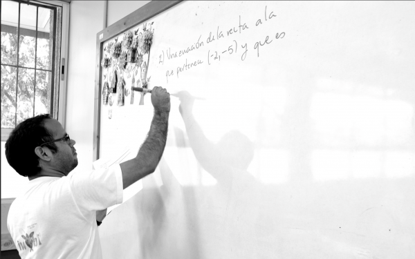 La primera hora de clase es un repaso para el examen de matemática; la segunda, para los exámenes de admisión de la Universidad.