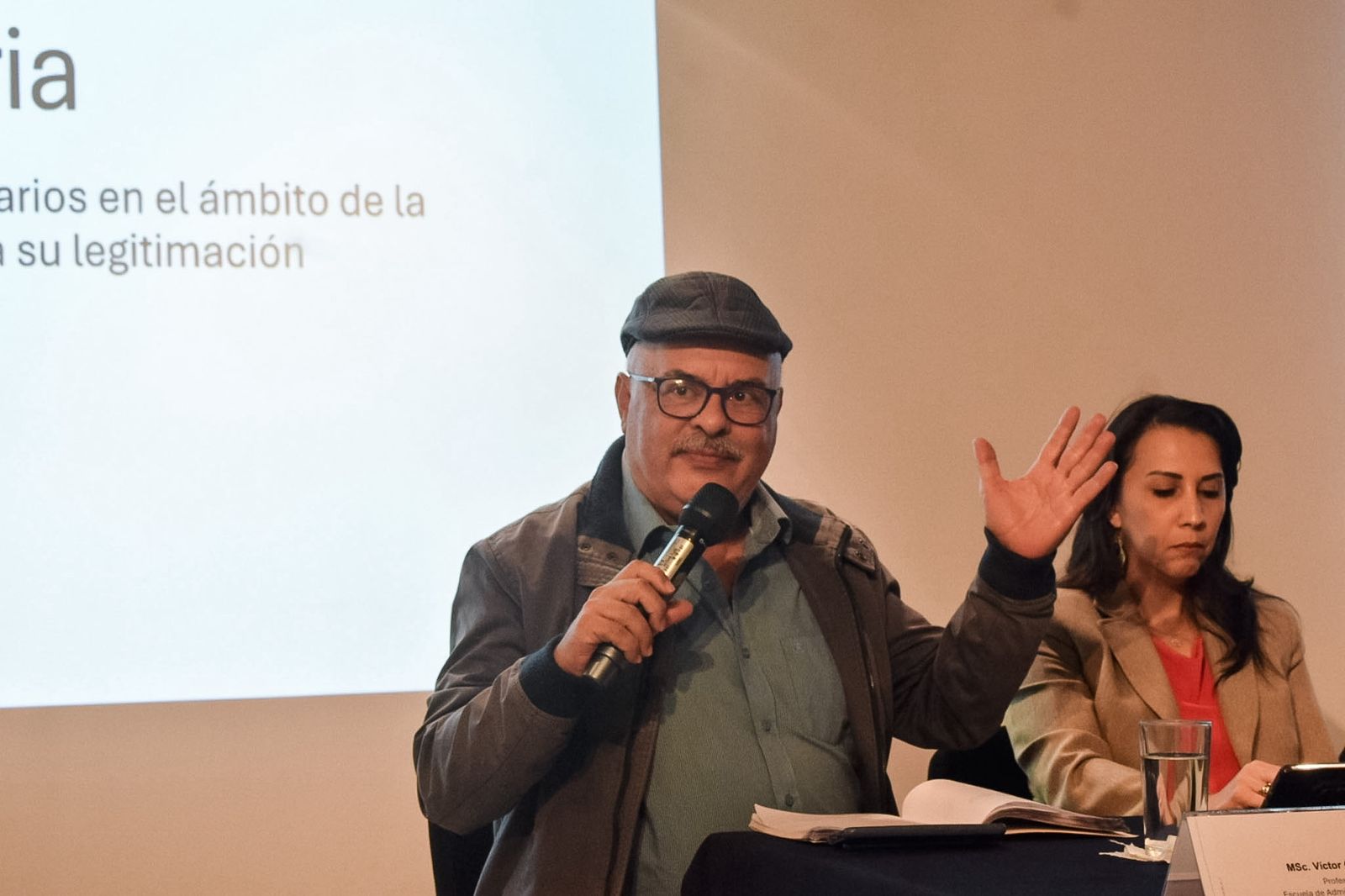 El especialista, Víctor Garro durante su participaciòn 