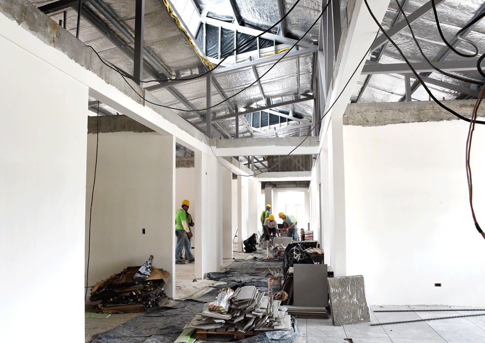 En el Núcleo Integrado de Seguridad Laboral se puede apreciar el aislante térmico en el techo de la estructura. Este aislante hace que la temperatura dentro del edificio sea hasta cuatro o cinco grados inferior. (Ruth Garita / OCM).