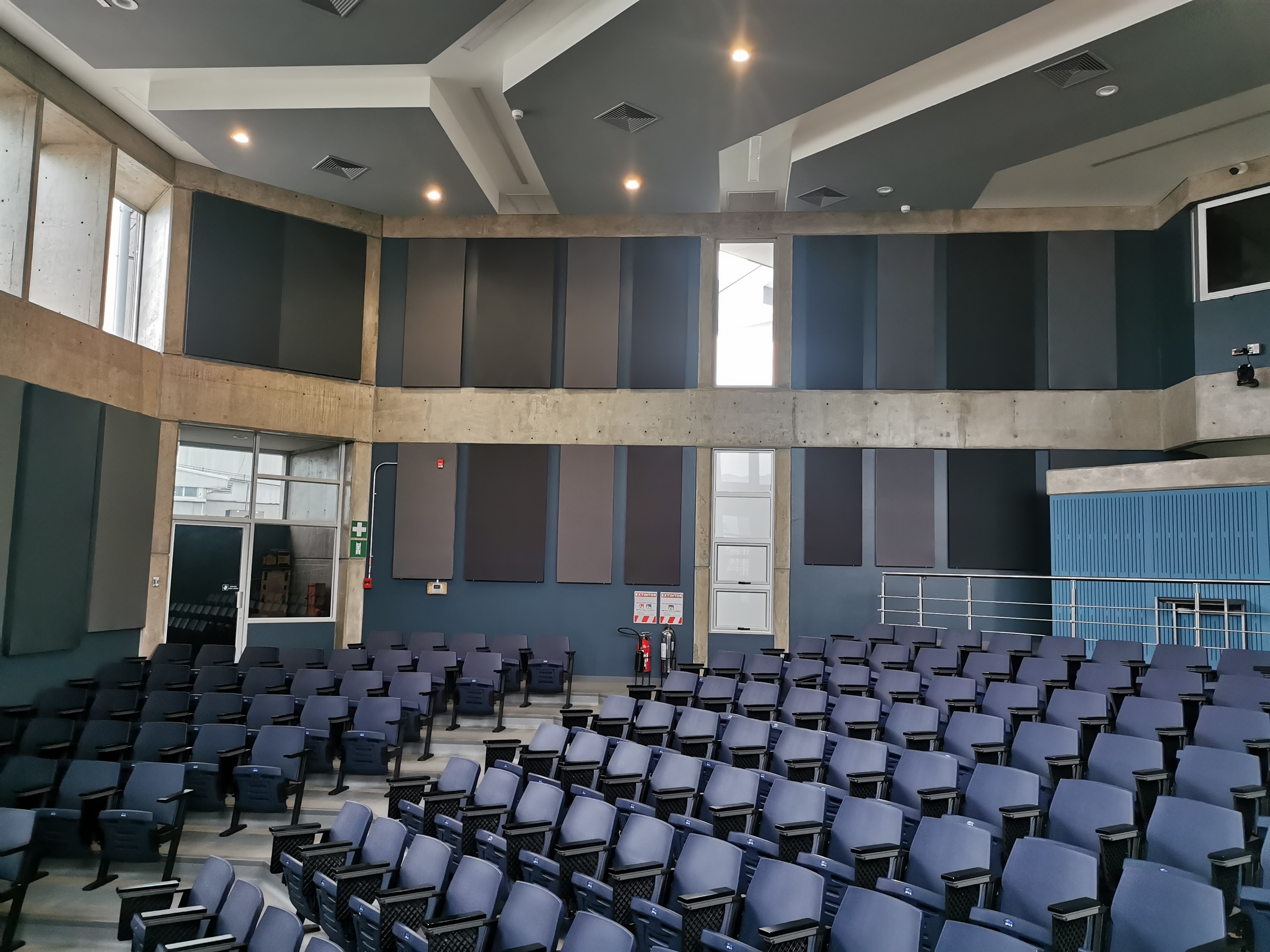 Suministro e Instalación de Paneles para Mejorar la Acústica en el Auditorio del Centro de Transferencia Tecnológica 	