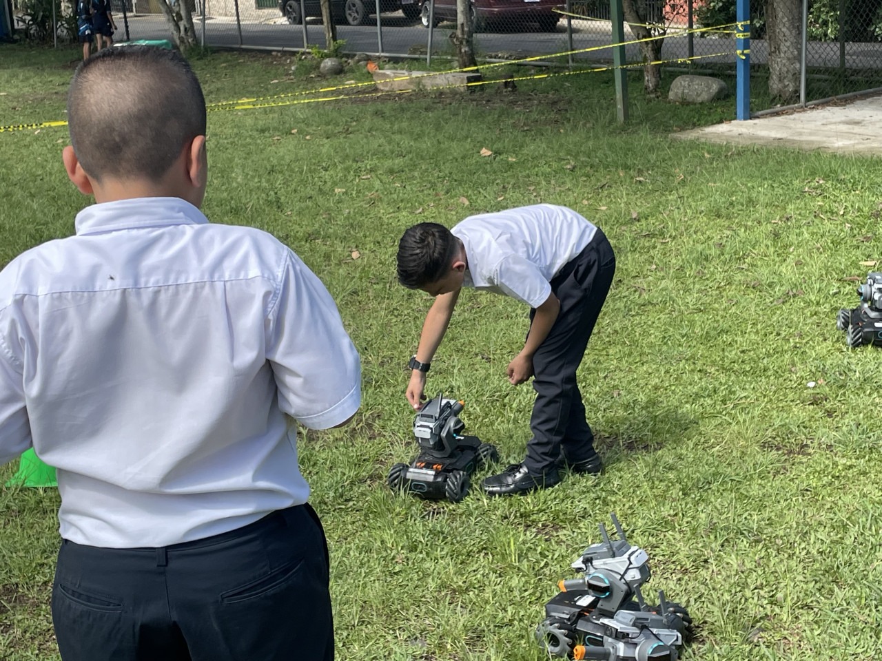 Un total de 525 niñas y niños de los distritos de Las Delicias, Central y San José de Upala aprendieron participaron sobre ciudades sostenibles mediante el uso de la robótica. Imágen cortesía de Vanessa Carvajal.