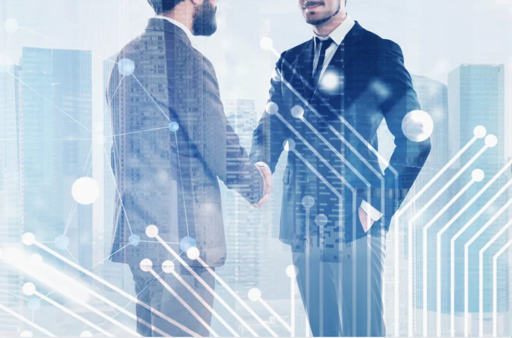 Dos hombres dándose la mano 