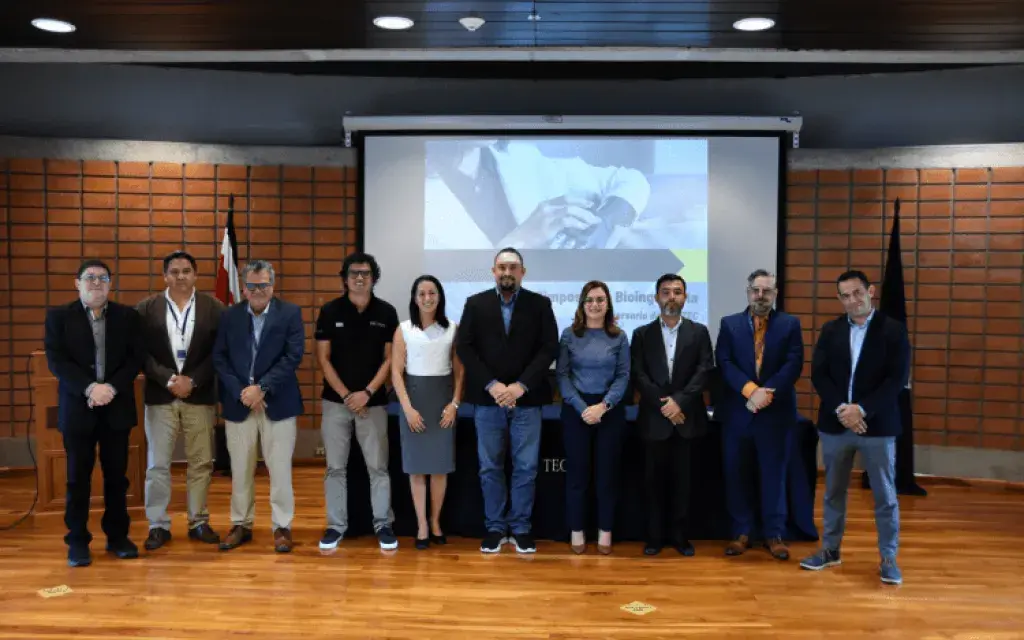 personeros del programa y expositores externos quienes acudieron al simposio
