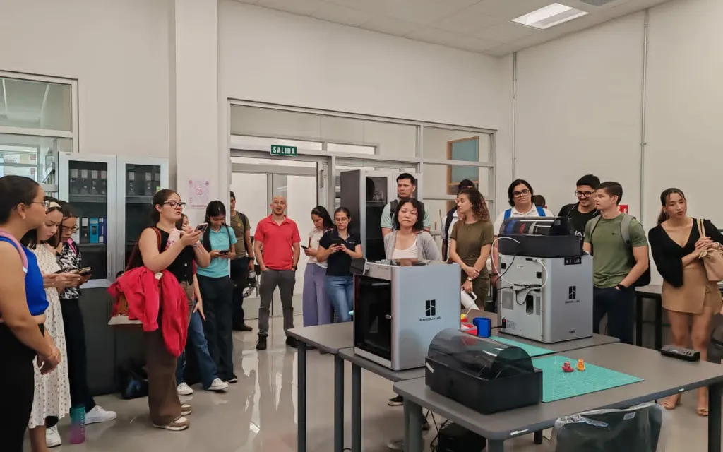 Estudiantes de Administración de Empresas ponen en práctica aprendizajes