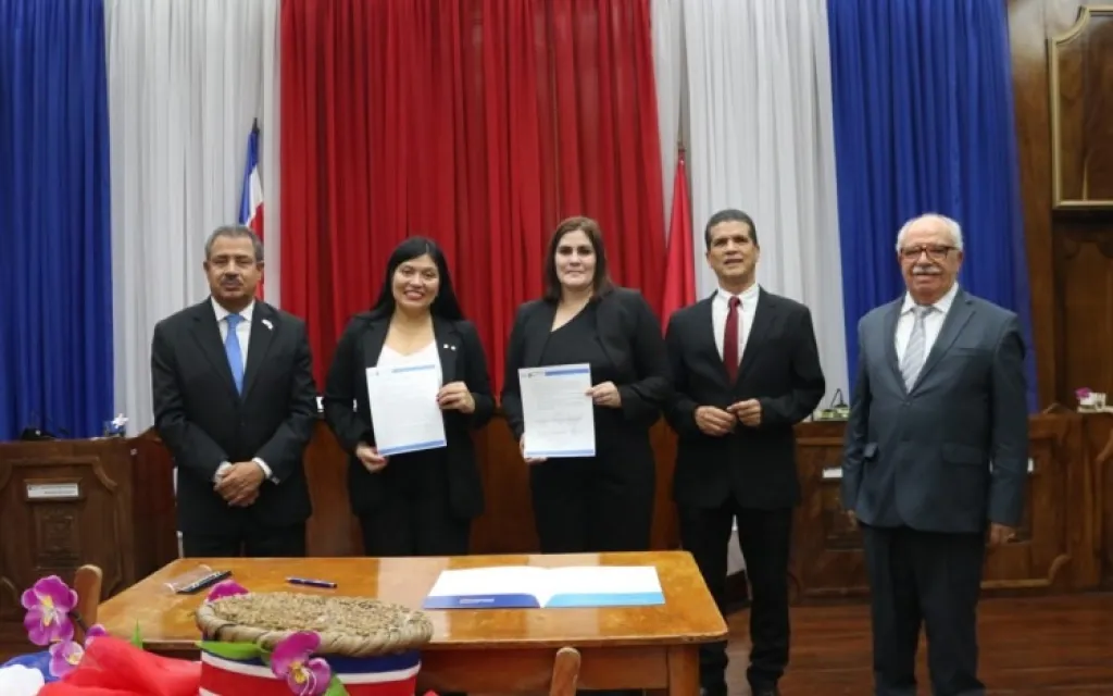 Fotografía de los participantes del evento