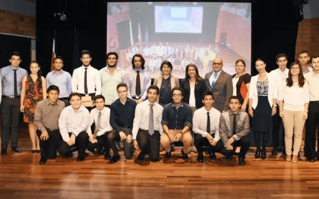 Premios a cinco categorías