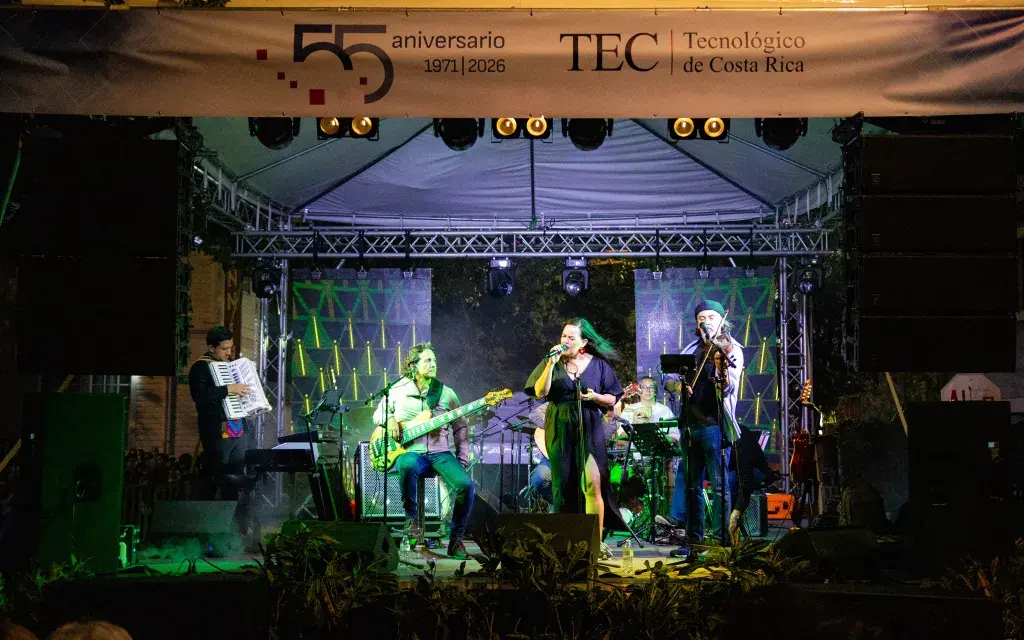 Fotografía muestra parte del concierto con Malpaís