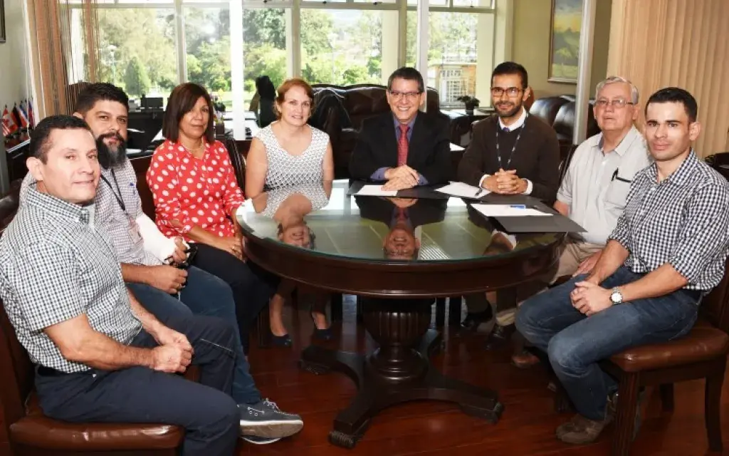 firma_convenio_escuela_quimica_01
