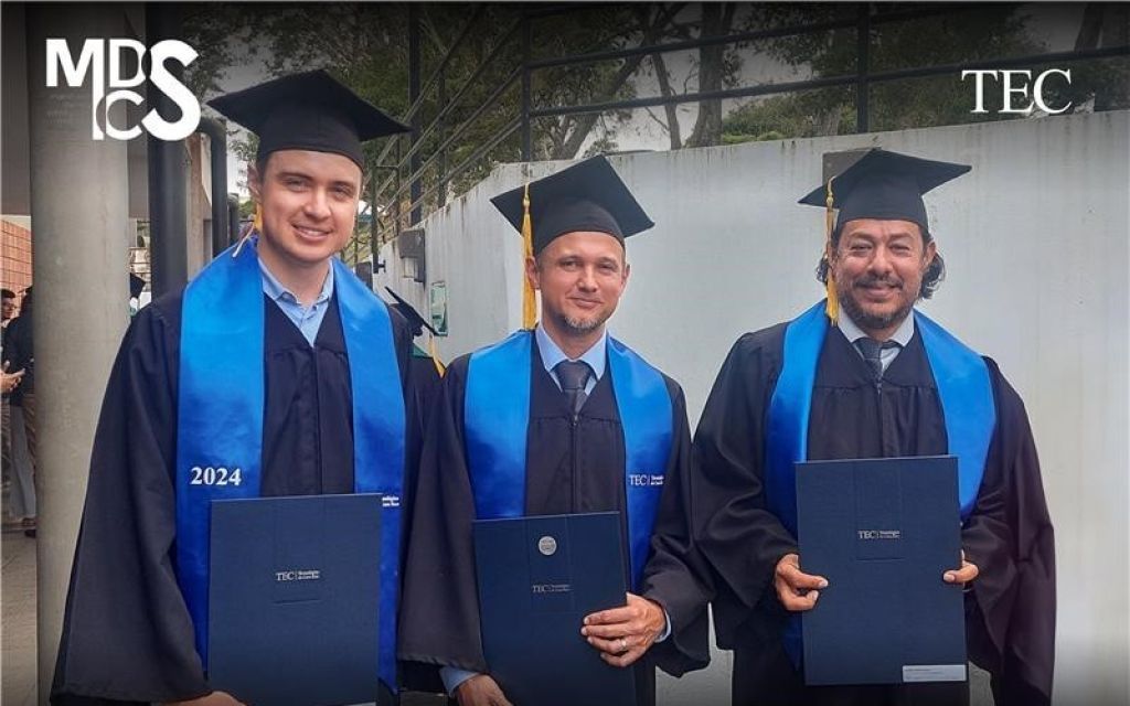 Tres primeros Graduados