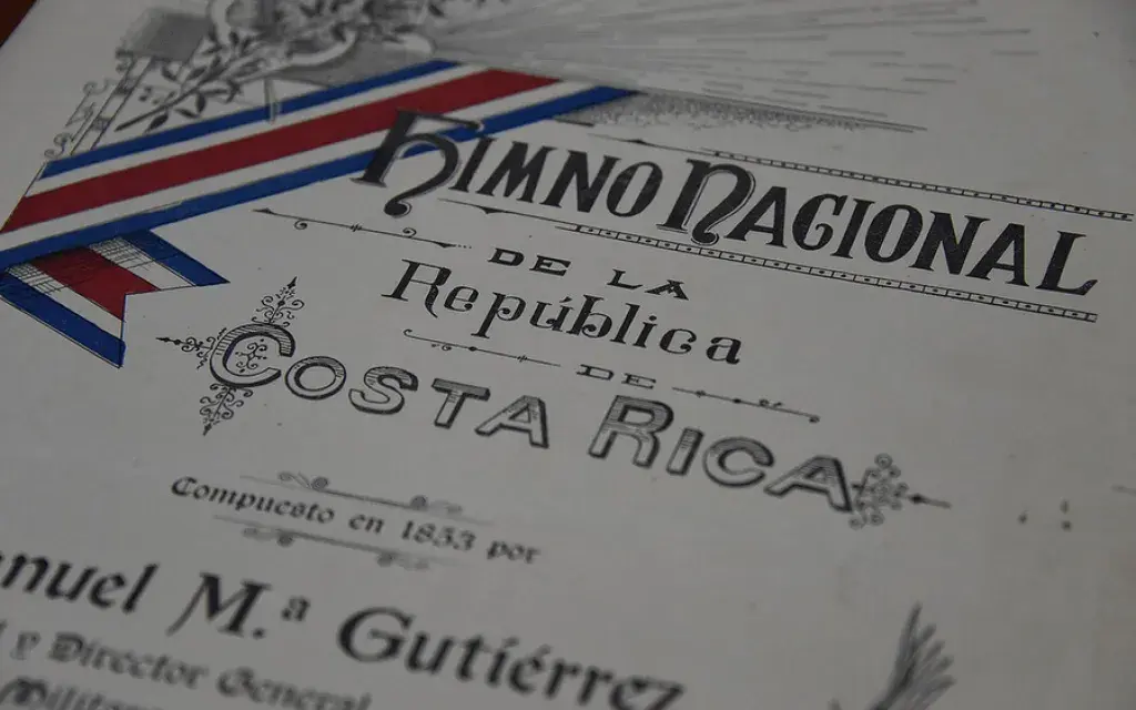 Fotografía de la portada del Himno Nacional en Archivo. 