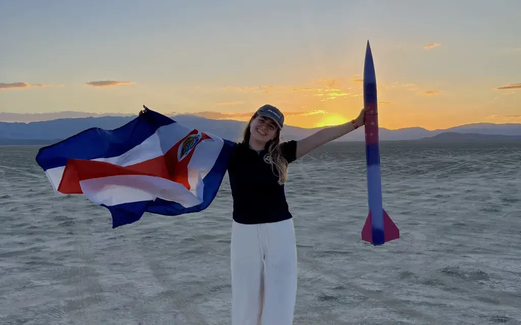 Imagen de estudiante del TEC en desierto