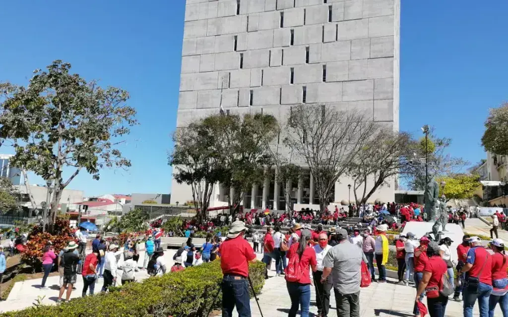 personas en una manifestación