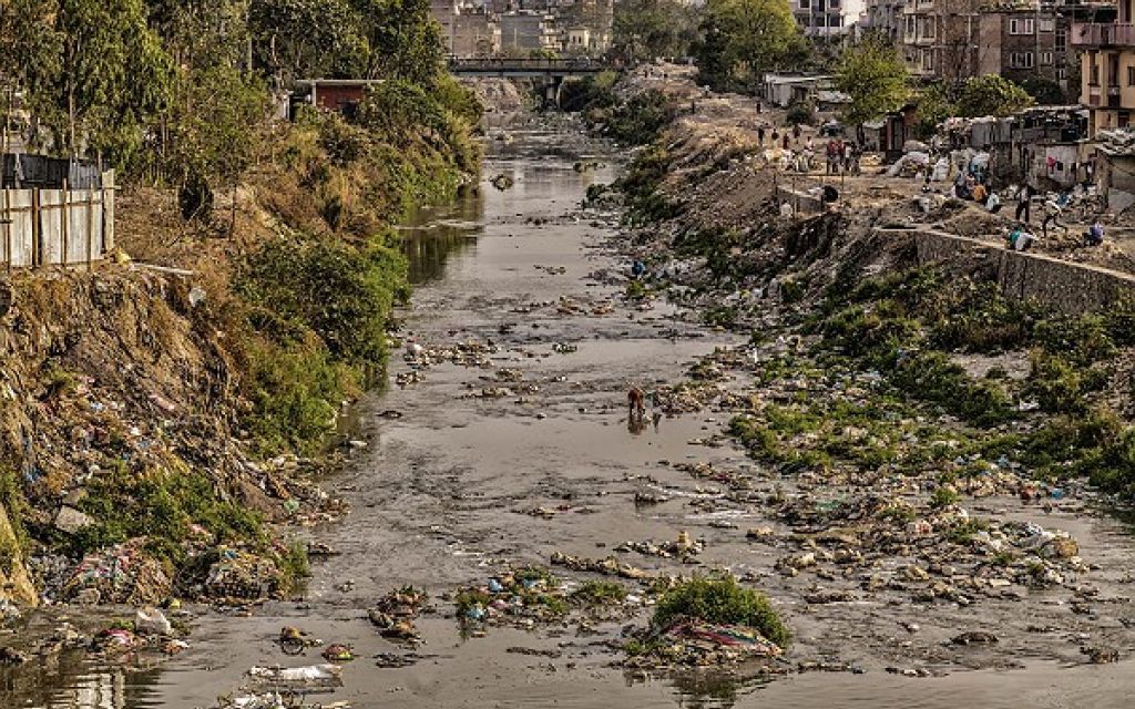 rio contaminado