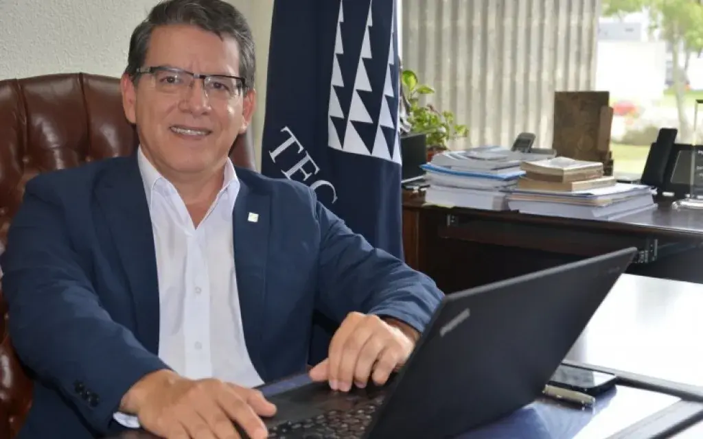rsz_rector_julio_cesar_calvo_45