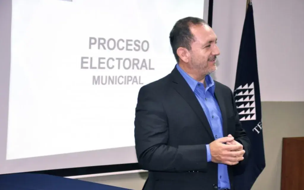 Lic. Héctor Fernández Masí