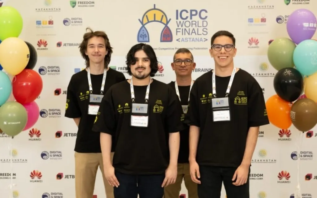 Fotografía de los participantes del evento