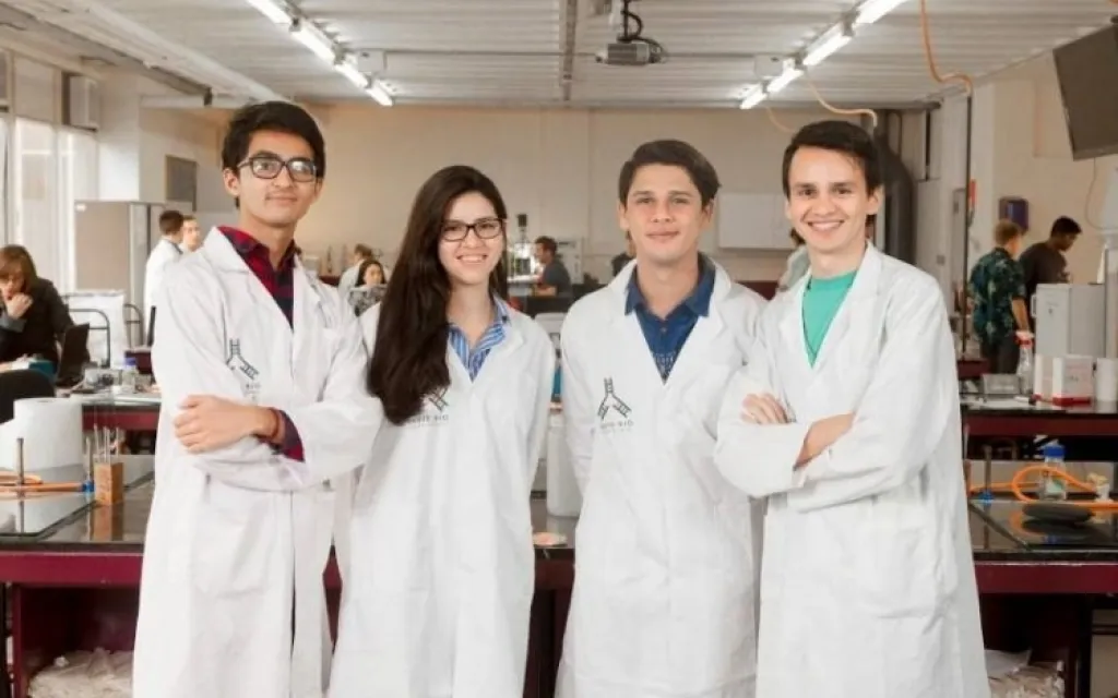 estudiantes ganadores del premio “Yo emprendedor"