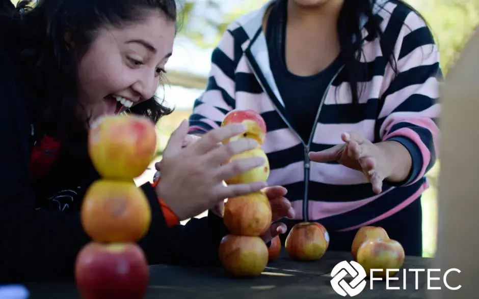 Los juegos recreativos, en el Campus Central del TEC pusieron a los estudiantes a trabajar en equipo. Foto cortesía de la Feitec.