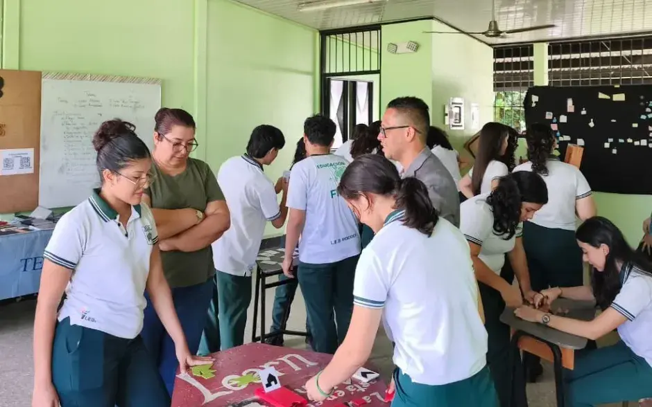 Colegiales realizan actividades recreativas