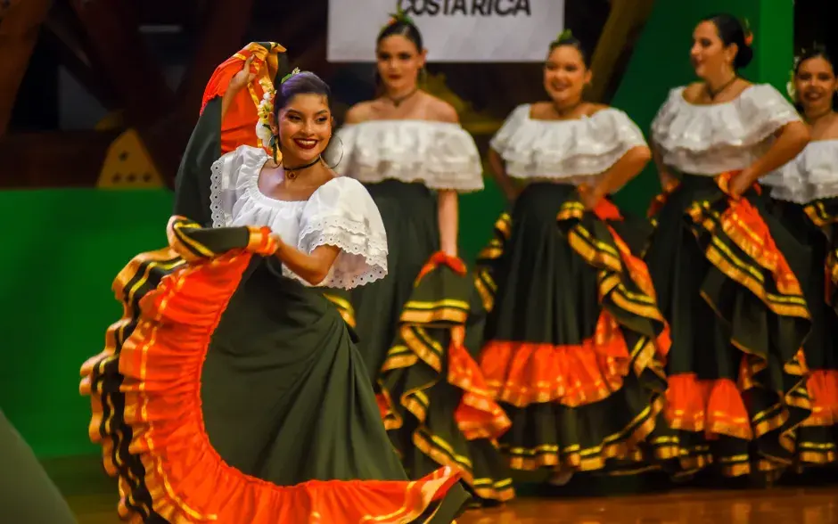 Compañía Folclórica Flor de Caña