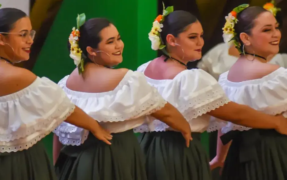 Compañía Folclórica Flor de Caña