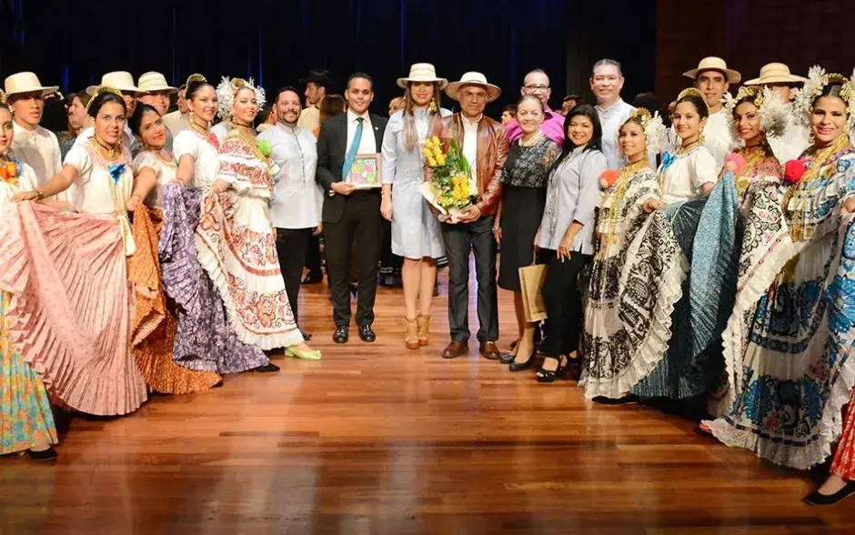 Presentación de Tierra y Cosecha