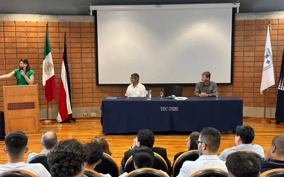 Fotografías de la conferencia