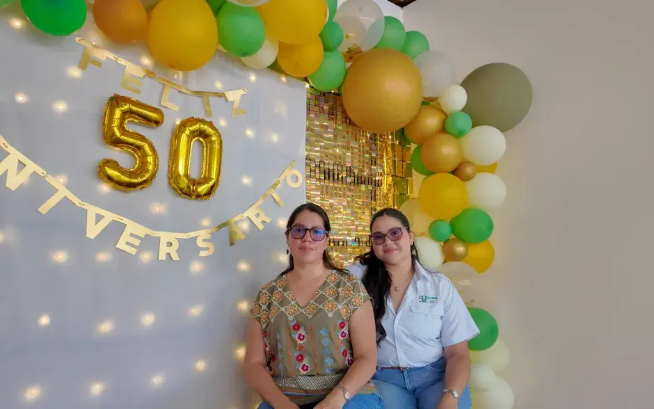 Estudiantes celebran 50 aniversario