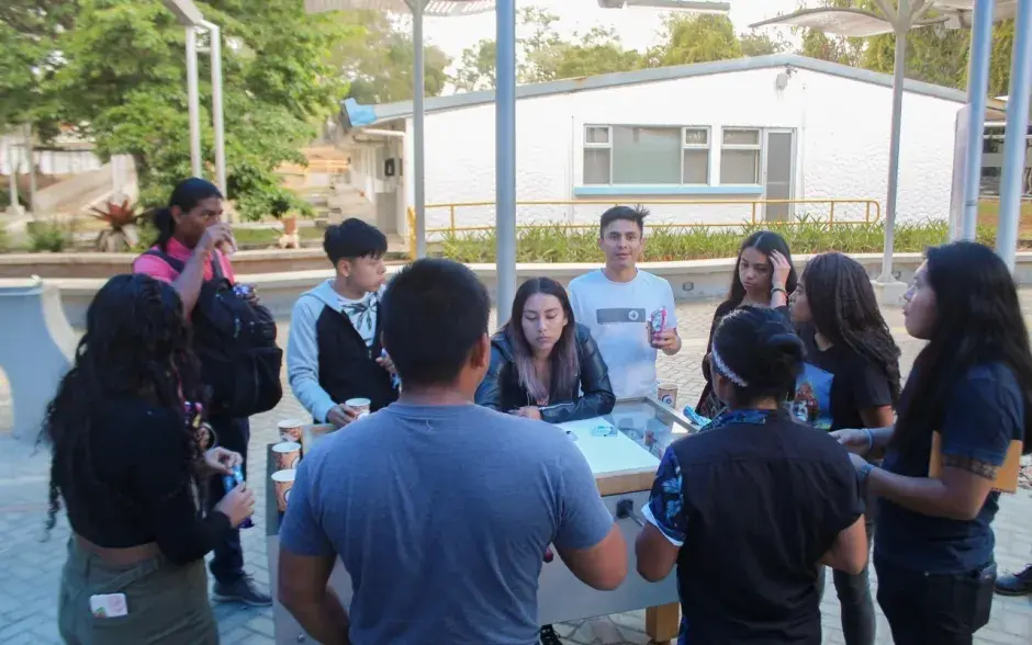 Fotografía de los estudiantes participando en las actividades