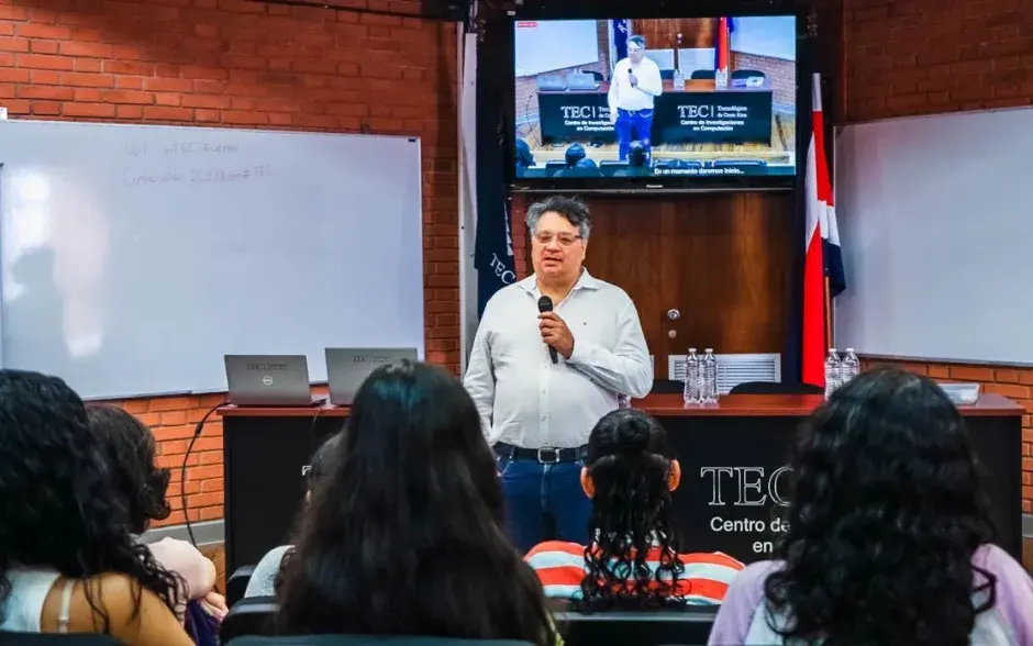 Fotografía de los participantes del evento