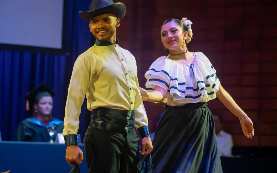 Fotografía de participante de presentación artística