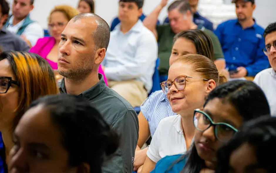 El encuentro reunió a especialistas nacionales e internacionales, personas estudiantes y actores del sector agroproductivo.
