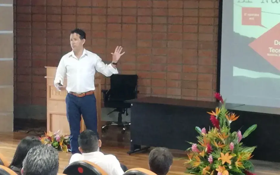 Charla en auditorio del TEC