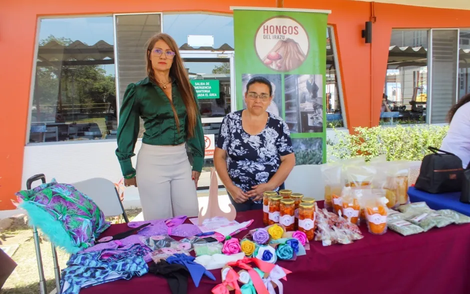 Fotografía de asistentes al evento