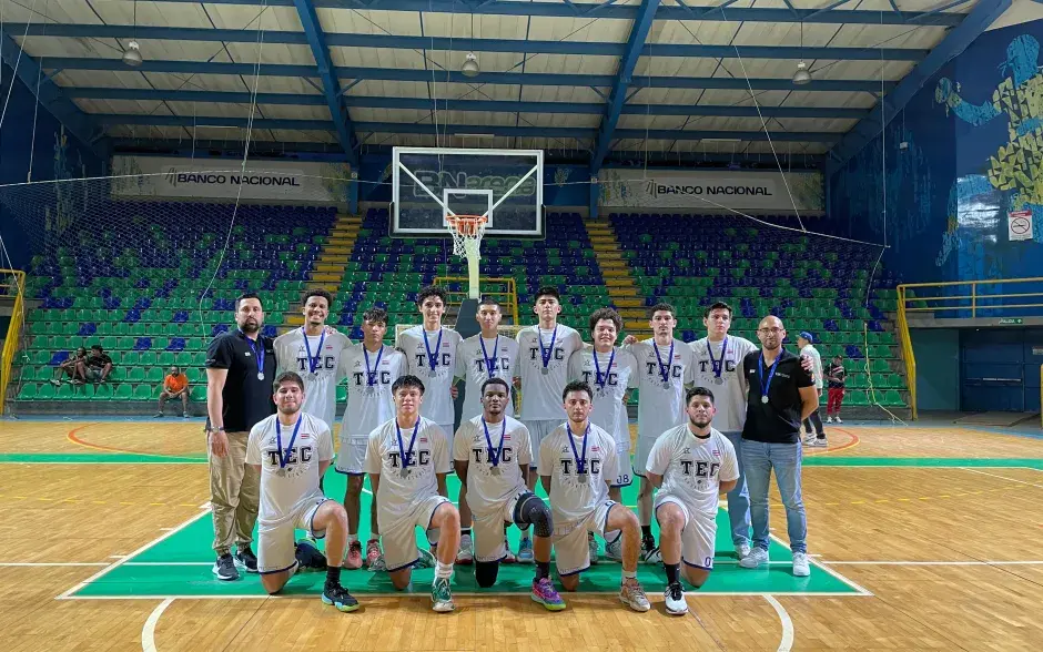 Equipo de baloncesto masculino subcampeones Liga U 2024