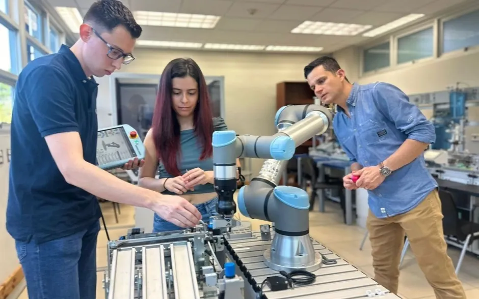 Estudiantes de mecatrónica