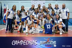 futsala femenino en grupo celebrando gane de los juncos 2019
