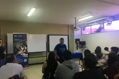 Los estudiantes del Centro Académico de Alajuela contaron con la participación del cuentero Rodolfo González. Foto cortesía del Centro Académico de Alajuela.
